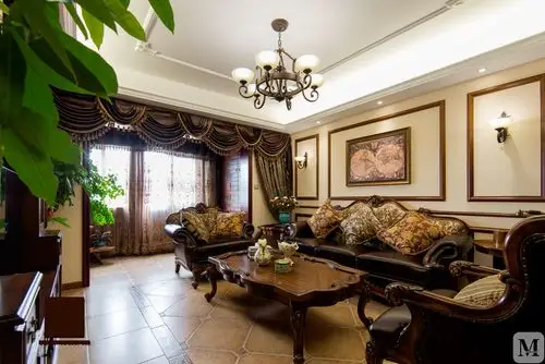 美式古典风格的家具和家居用品在材质及色调上都表现出粗犷,未经加工