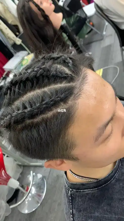 扎头发哦#杭州约拍  #化妆师  #蝎子辫  #男生编发  #男士发型  #编发