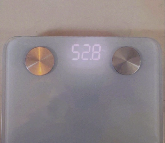 以官方166cm的身高来看,105.6斤真的不算胖啦.