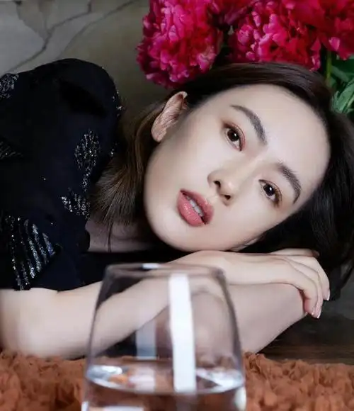 演员童瑶:嫁大17岁丈夫,恩爱9年像换了一个人