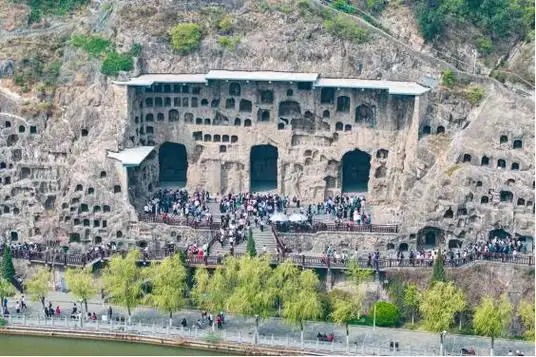 探访洛阳龙门实拍石窟造像群