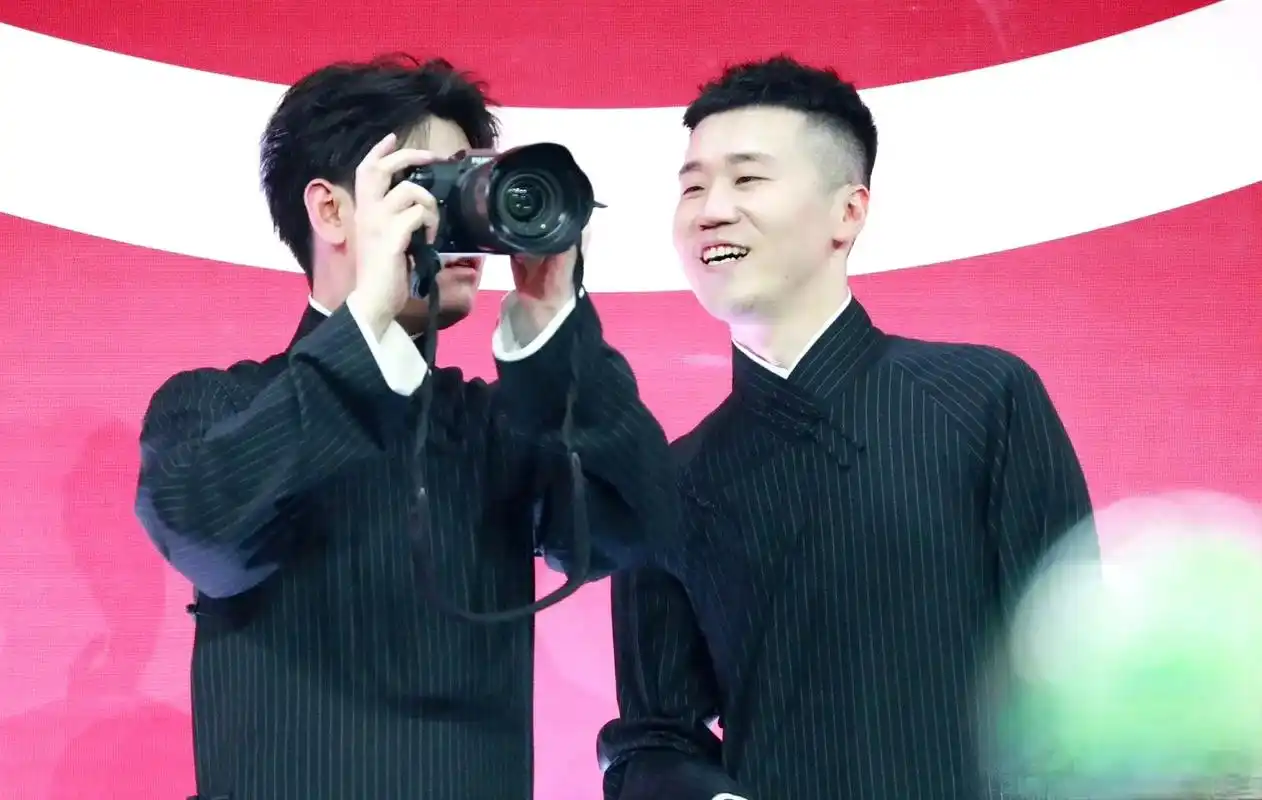 张云雷杨九郎十周年演出 #九辫儿十周年 #照片里的他们 同 - 抖音