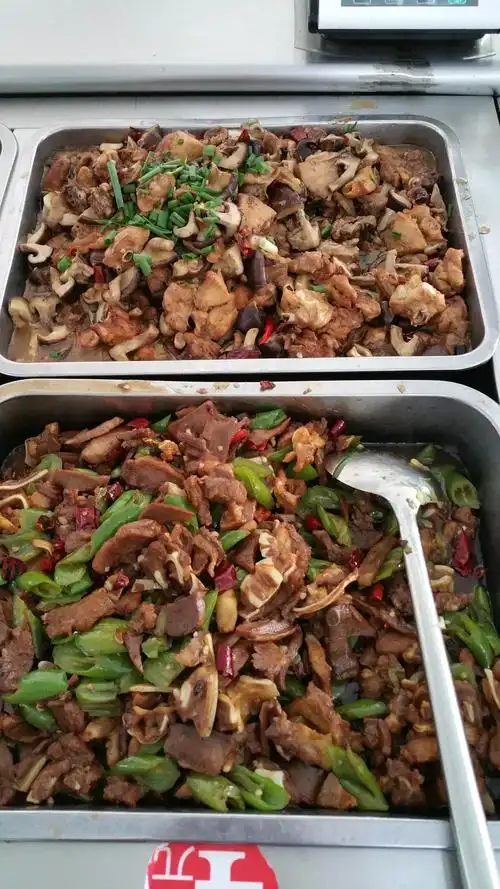 三源饮食饭堂现场员工餐菜式