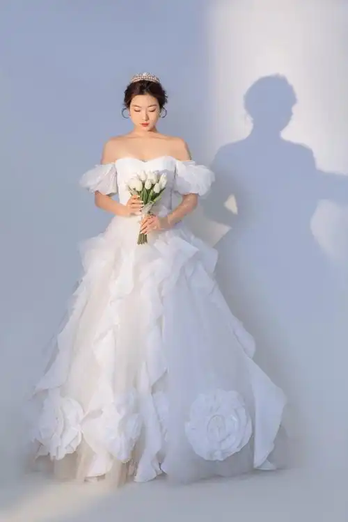 结婚照中的几张单人照超满意