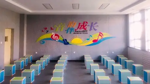 本学期我们有了新的合唱教室.多么温馨呀!
