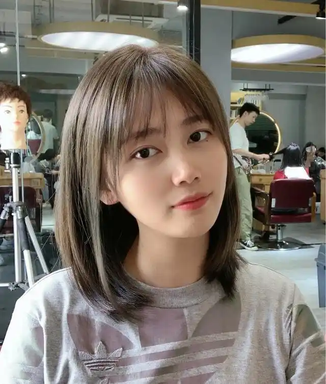 一款适合自己的发型不仅可以提升气质,更能