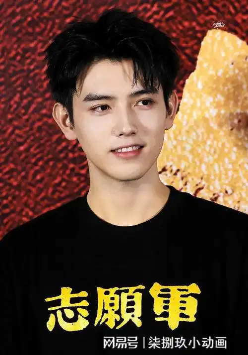 蔡徐坤和陈飞宇同上热搜,处境天差地别,他赢了颜值输了人脉|唱片