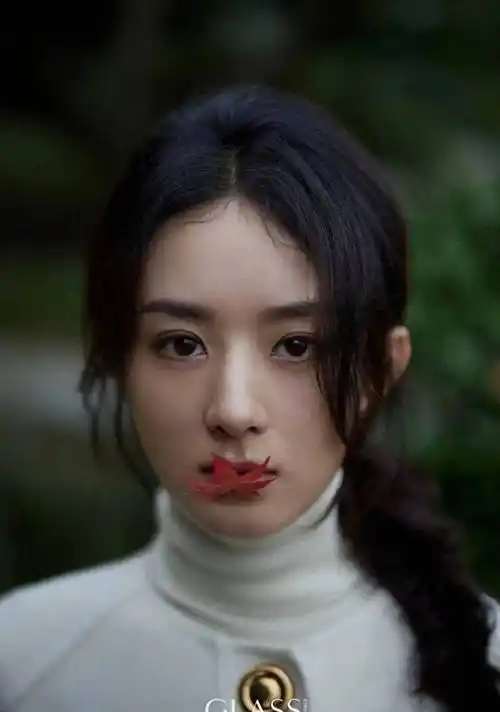 赵丽颖打造了一波舒适优雅的"禅宗穿搭",看起来很随意,其实很有品质