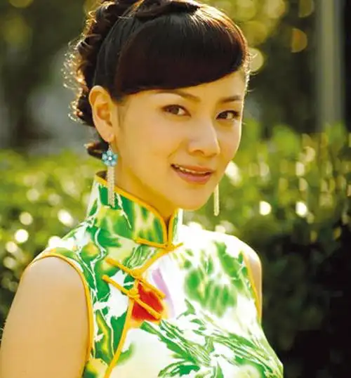 胡可《纸醉金迷》秀旗袍