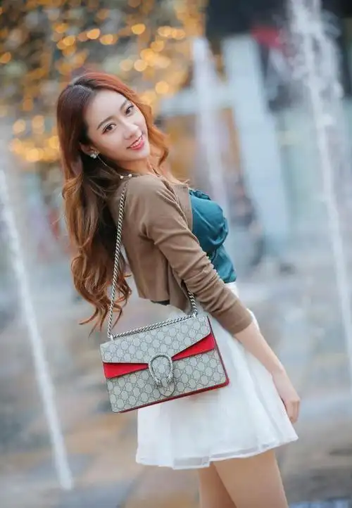 成都街拍为什么有这么多美女还不是穿的美