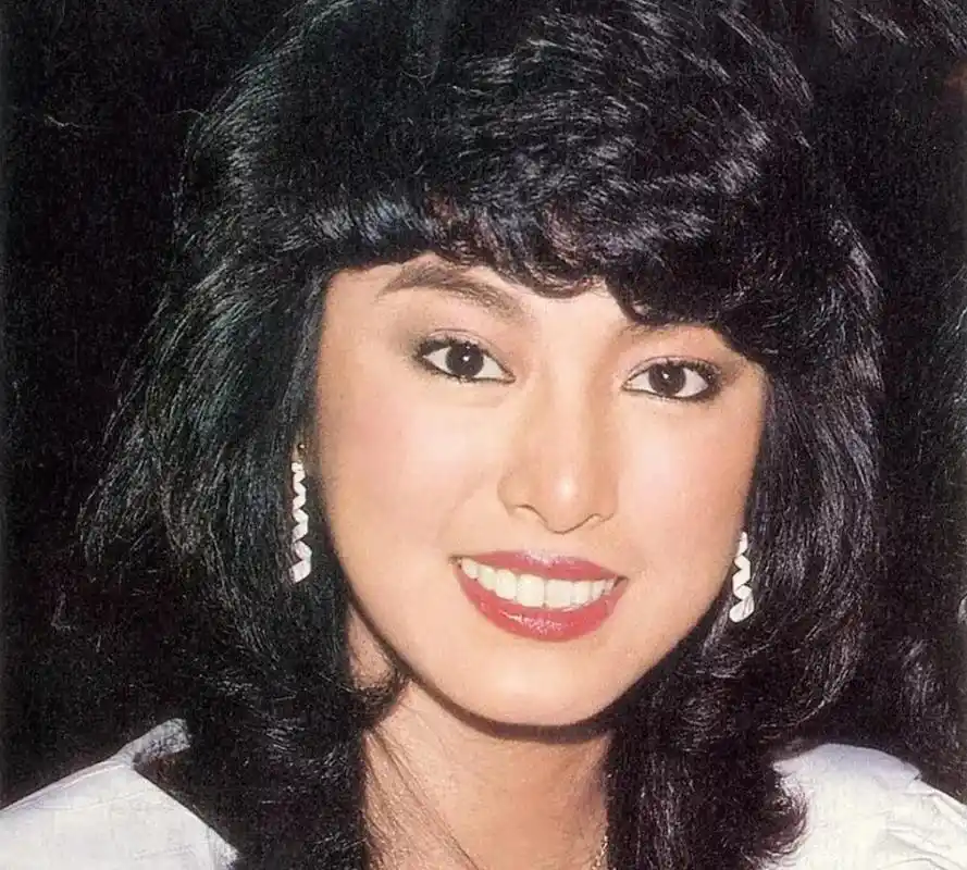 米雪:69岁黑发如瀑 香港著名老戏骨米雪难得露面,出席了金庸百年诞辰