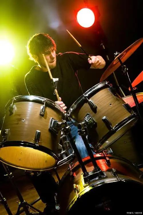 打架子鼓怎样耍鼓棒