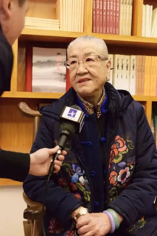 中国华夏文化遗产基金会创会会长耿莹女士接受采访