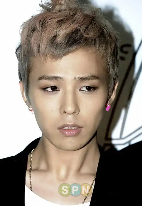 权志龙这个发型怎么弄