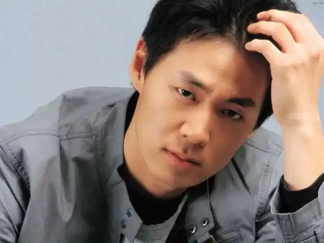 韩佳人和延政勋在2003年拍摄《黄手帕》时相识,两人在日常相处中对