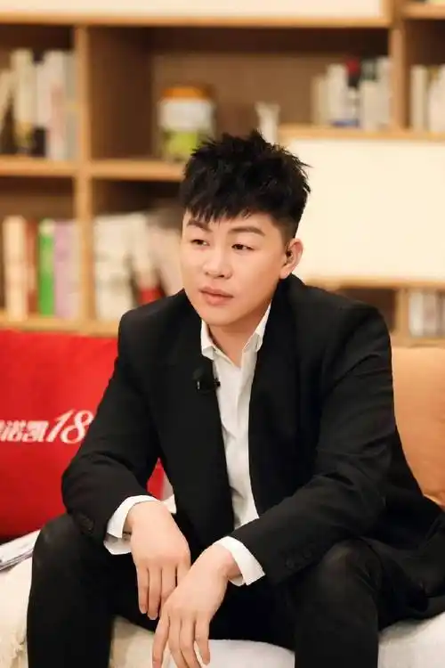 胡彦斌感情有新情况,有网友评论道:"还停留在他跟某爽时期"_音乐_恋情