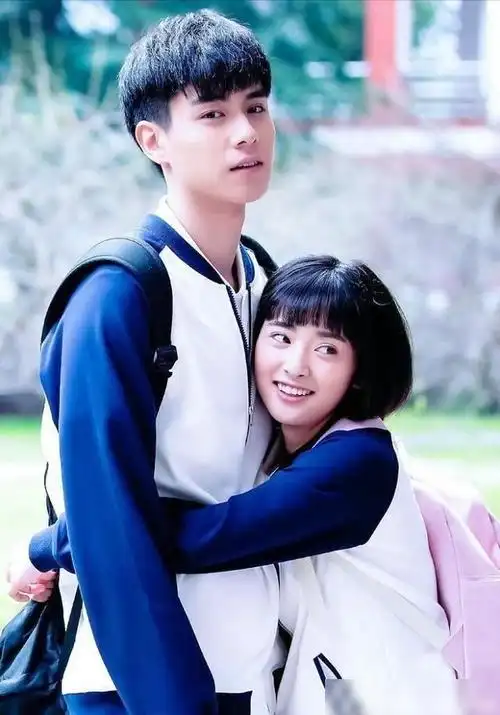 《致我们单纯的小美好》沈月胡一天同框照,沈月这身高真实存在吗