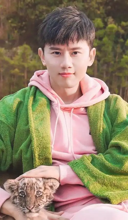 张杰,1982年12月出生于四川省成都市,中国流行男歌手.