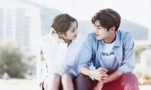 关晓彤现身海口免税店,身材高挑大长腿吸睛,"羡慕鹿晗的一天"_活动