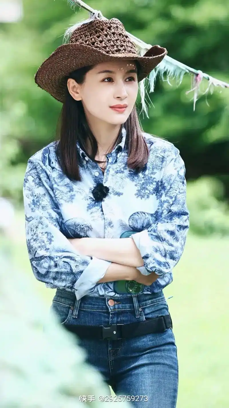 王子文,1987年出生于四川成都,内地女演员,模特,毕业于中 - 抖音