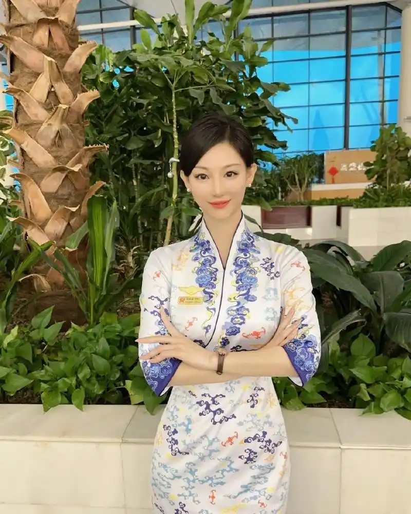 明眸皓齿,楚楚动人的海航空乘小姐姐,是你喜欢的类型吗?