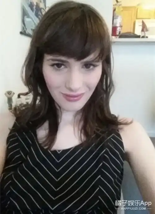 他用照片记录自己服用雌激素,从帅哥变妹纸的全过程