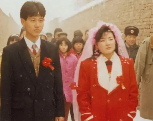 直击90年代的婚礼的4张照片,那会儿的思想也比较保守!