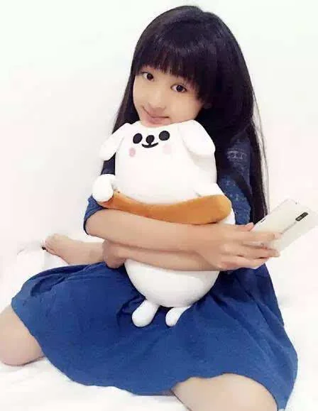 郝怡霖2014年参与了《芈月传》的拍摄,那时候的她才9岁,但却不是个