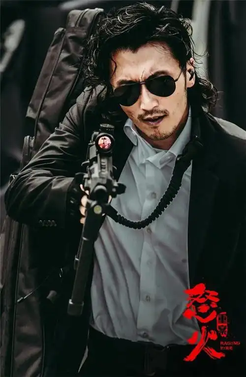 谢霆锋新片怒火重案演反派悍匪扔手榴弹动作潇洒一记帅气抬头杀太迷人