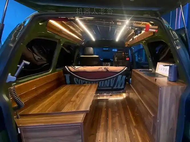 梦幻墨绿,实木装修,5座东风菱智v3改装露营车,mpv设计简单床车