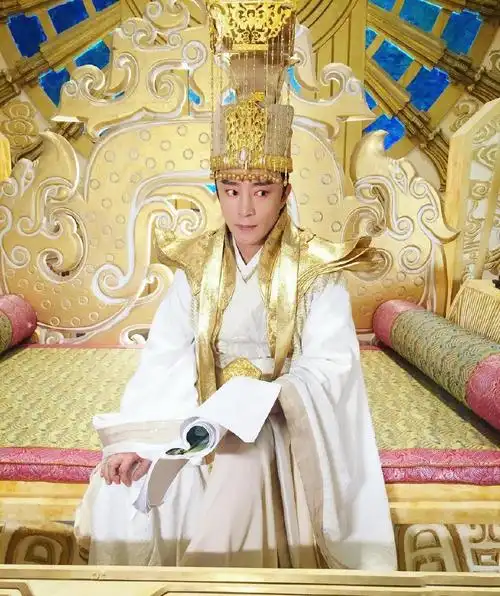 何中华《香蜜沉沉烬如霜》角色下线, 凌晨与粉丝互动超亲切