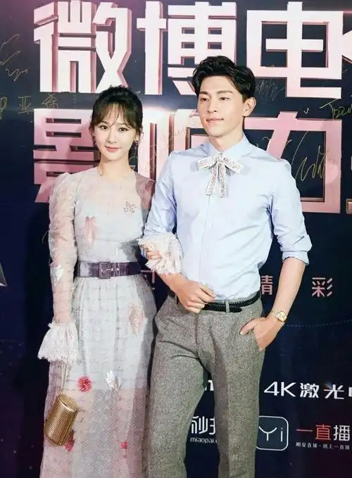 杨紫现身微博电视盛典大写的好看与邓伦合影更是cp感十足 67