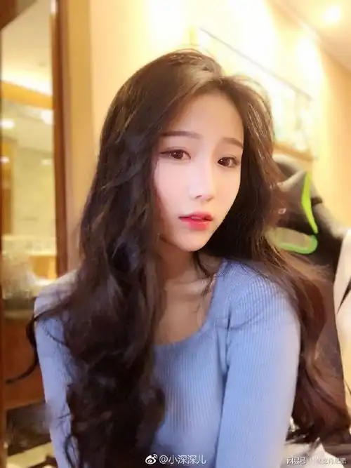 斗鱼十大巅峰主播之一小深深儿宣布停播害怕直播每天都要吃药