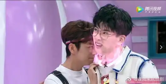 何炅费启鸣恋情再添实锤两人疑似同居连工作室注册地点都一样