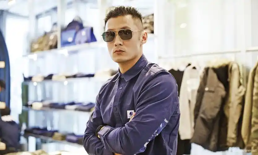 陈冠希余文乐再掀骂战