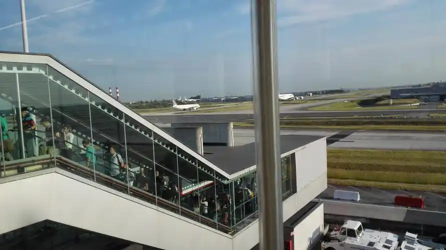 巴黎--戴高乐机场之一