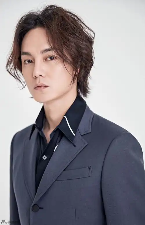 尹正西装帅气高清写真图片16