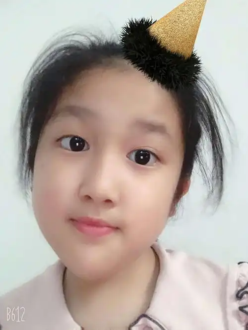 牛十岁的自拍照自得其乐