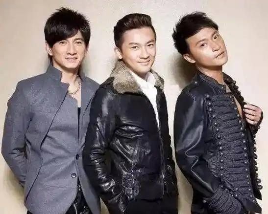 小虎队成员:吴奇隆五段感情,苏有朋单身,陈志朋与经纪人解约_蔡少芬