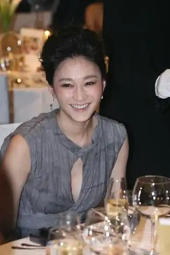 明星全接触 青年导演鄢颇被砍伤专题 > 正文   李小冉: 最艰巨的任务