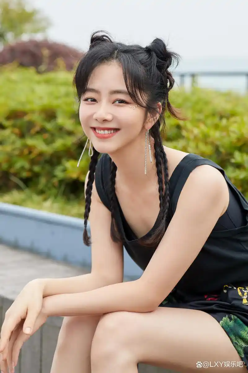 娃娃脸美女明星谭松韵