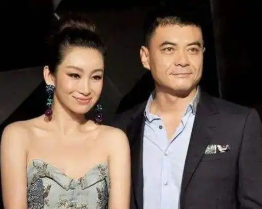 李厚霖东山再起,身价 30 亿.至于李湘,过的就更滋润了.