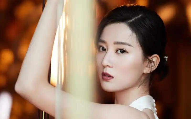 乔欣深v礼服性感写真桌面壁纸