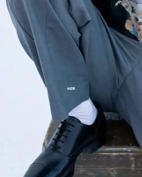 黑皮鞋白袜子即便他是王鹤棣我可能也不行