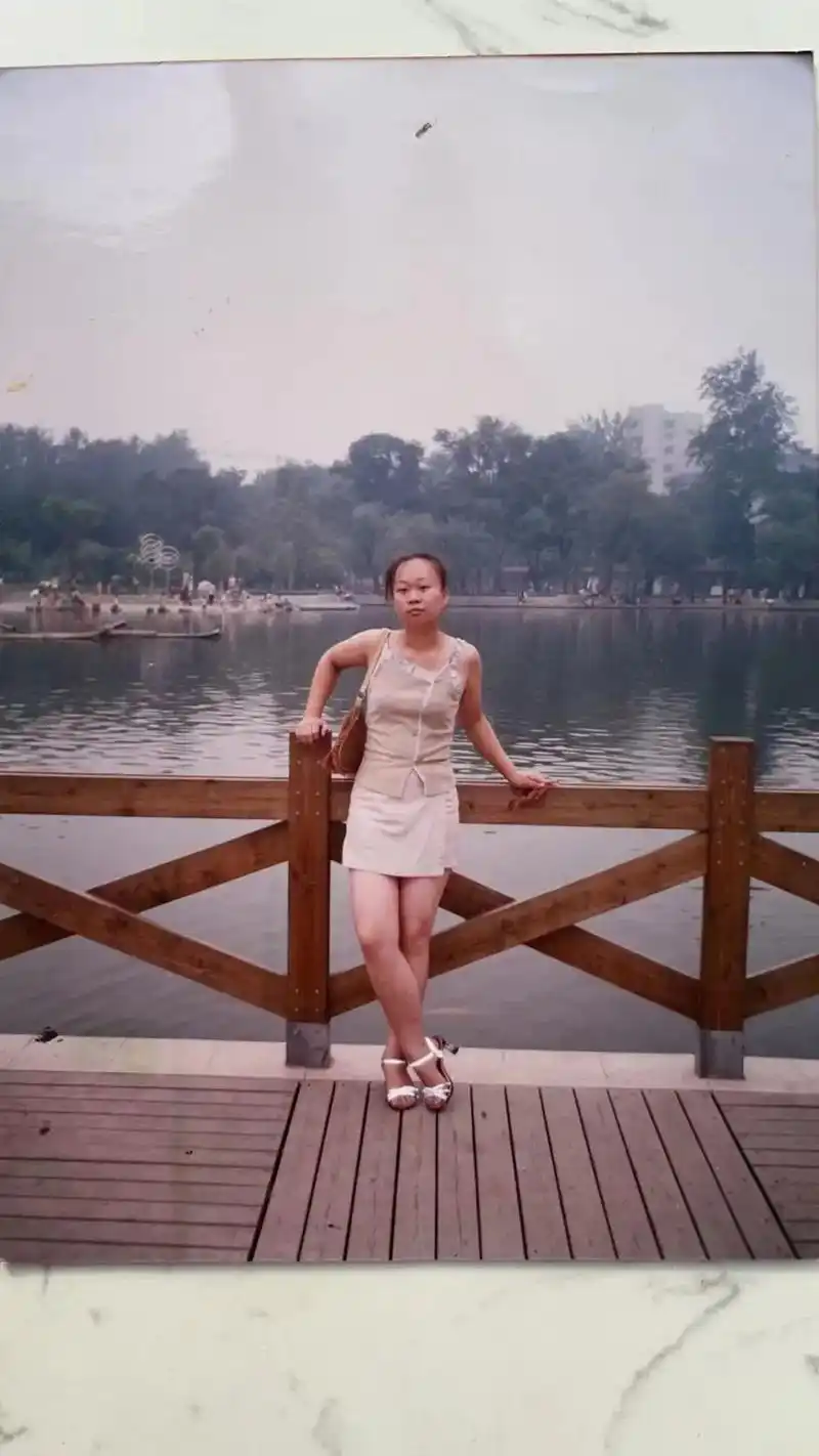 第一张照片是17岁的时候,第二张是20岁的时候,第三张是25 - 抖音