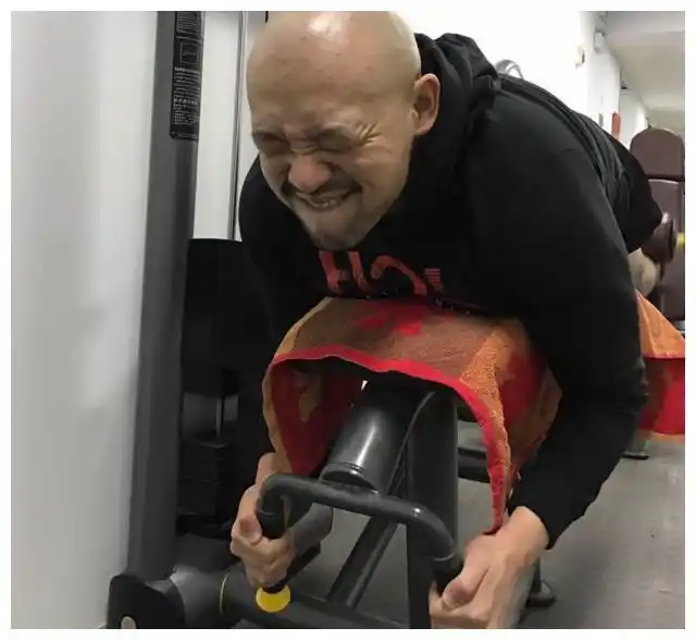 近日李代沫健身照曝光,这位因出道吸毒且性向成迷的好声音会通过何种