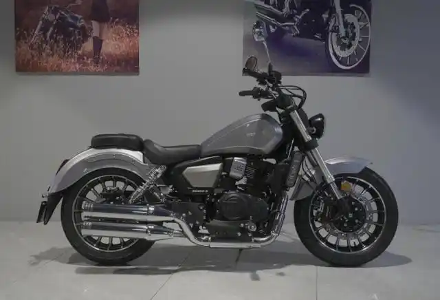 奔达巡航太子车box400,水冷双缸36.7马力,配19l油箱,不到3万