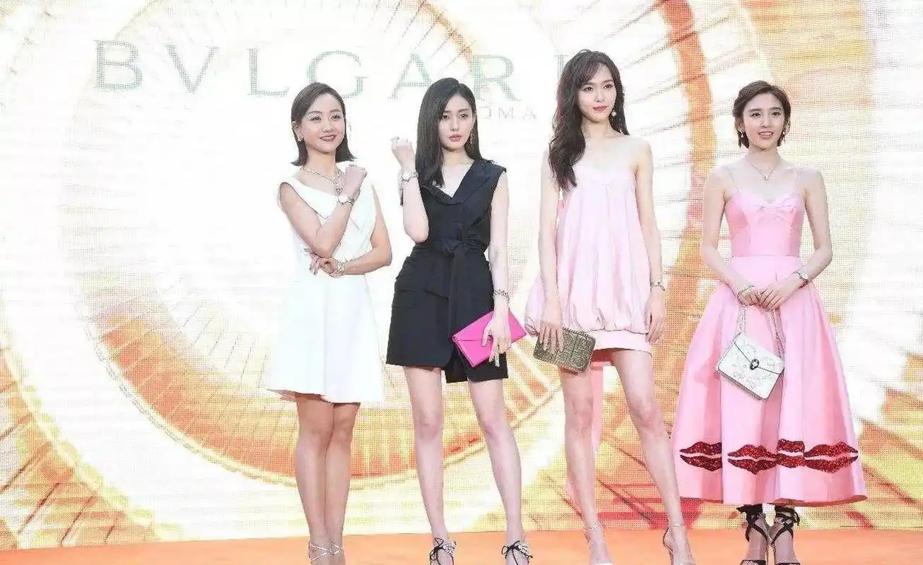 gif创作人# 身高1米72唐嫣和1米65张天爱同台!