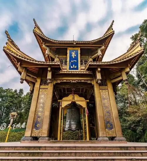 报国寺:峨眉山门处也有好风光