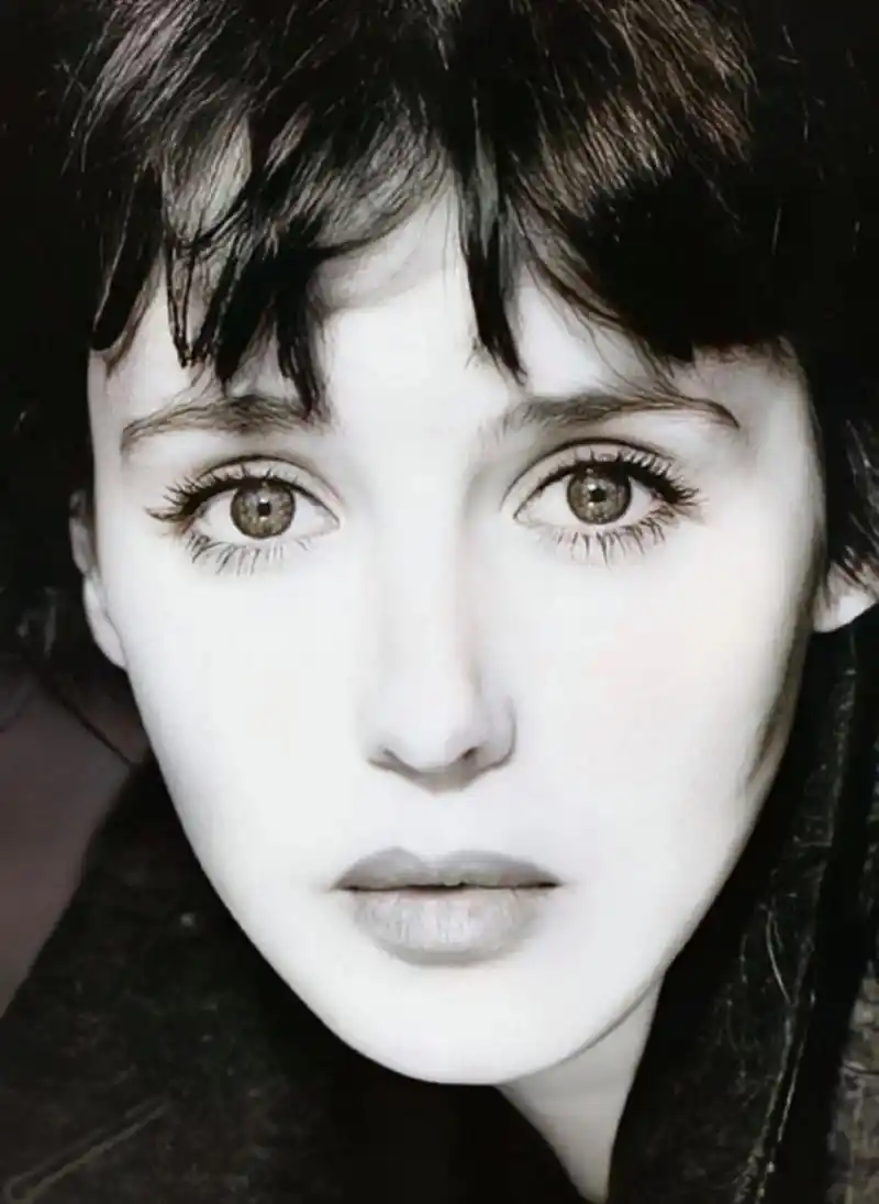 法国第一美人阿佳妮,这眉眼太绝了把!#伊莎贝尔阿佳妮